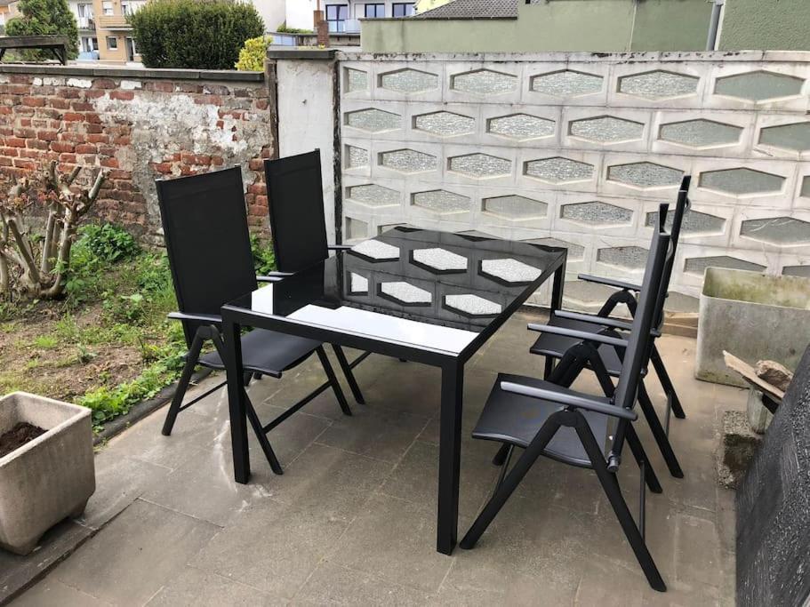 Charmante Gartenwohnung Mit Privatem Grossen Garten Кёльн Экстерьер фото