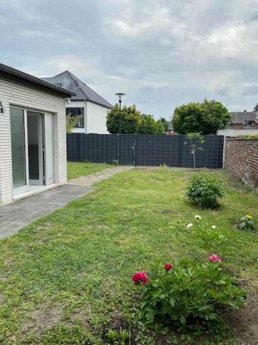 Charmante Gartenwohnung Mit Privatem Grossen Garten Кёльн Экстерьер фото