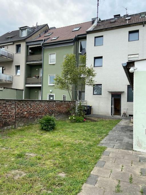 Charmante Gartenwohnung Mit Privatem Grossen Garten Кёльн Экстерьер фото
